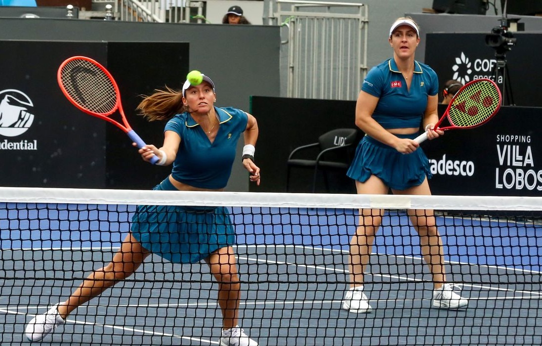 Luisa Stefani vai às semifinais do SP Open; Naná e Victória caem