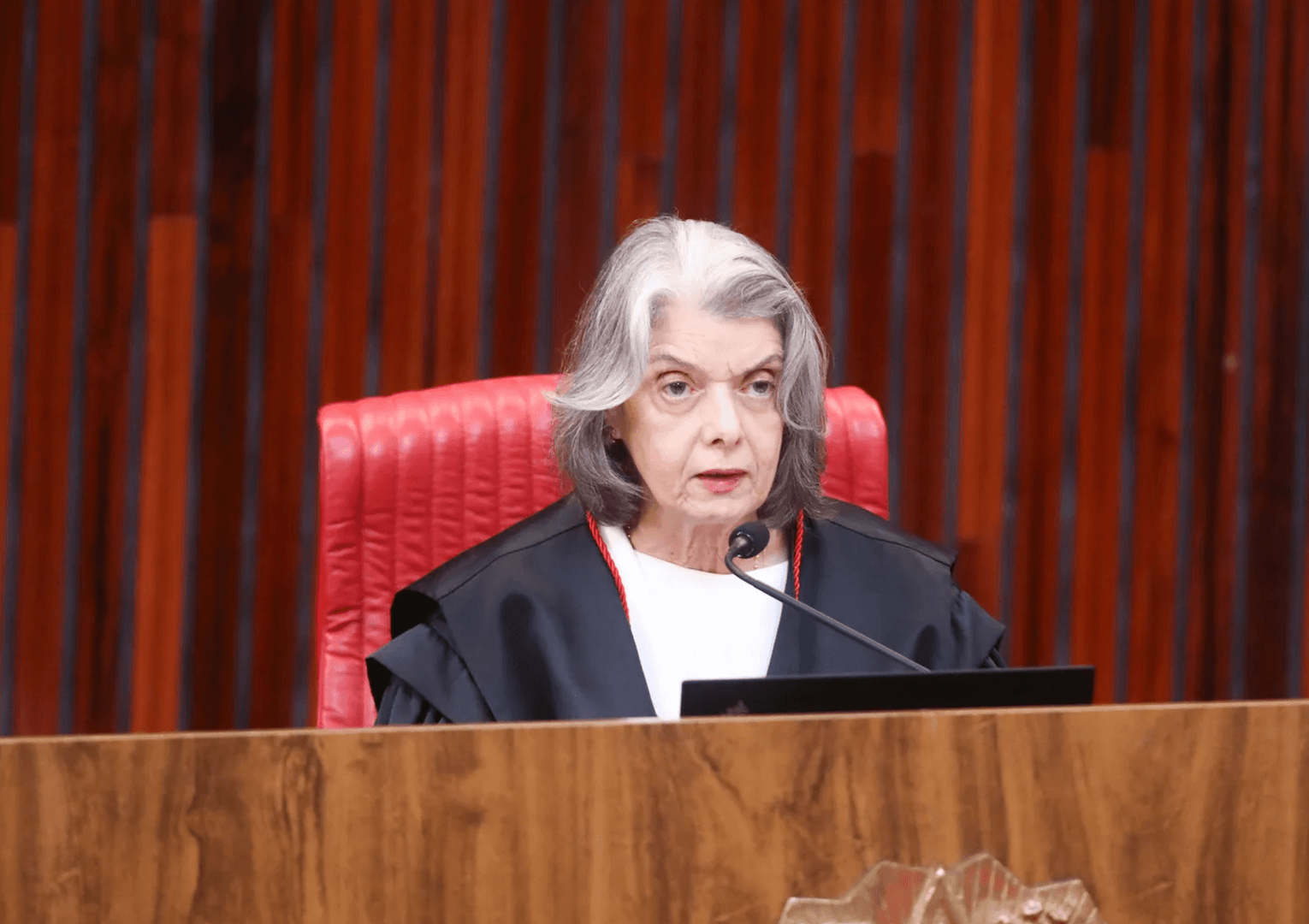 Flávio cobra voto de Cármen Lúcia contra Moraes