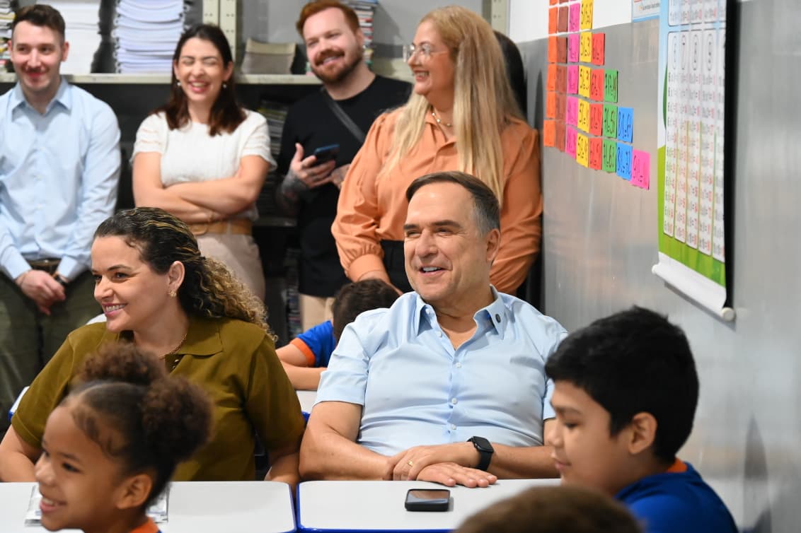 Sandro Mabel acompanha aula-modelo para renovar o ensino de matemática em escolas de Goiânia
