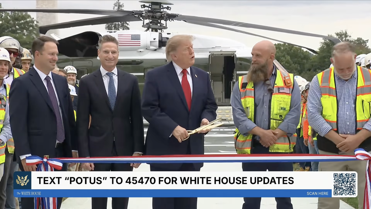 Discurso inaudível de Trump marca escalada da tensão com a imprensa americana