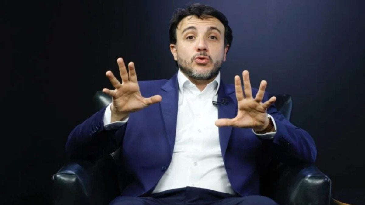 Renan Santos aciona o TSE contra reajuste do Bolsa Família