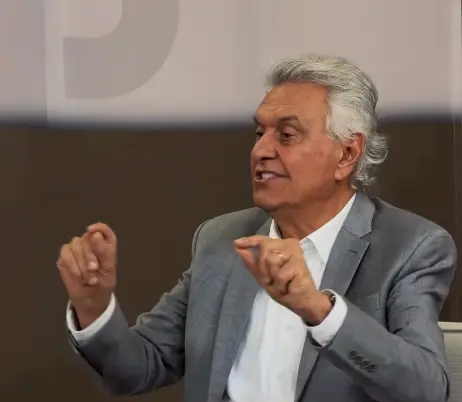 Caiado critica aumento do Bolsa Família e anuncia cortes no Orçamento