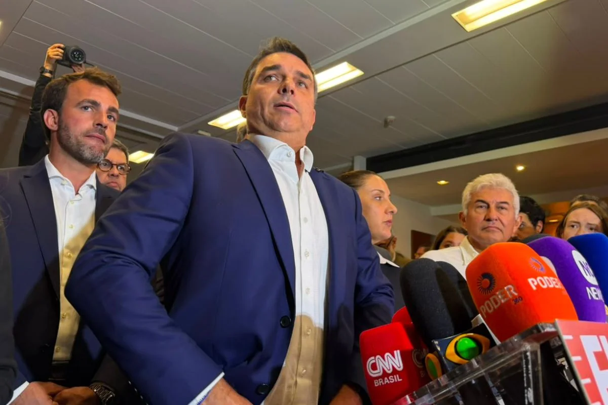 Senado banca segurança de Flávio em campanha, mas mantém gastos em sigilo