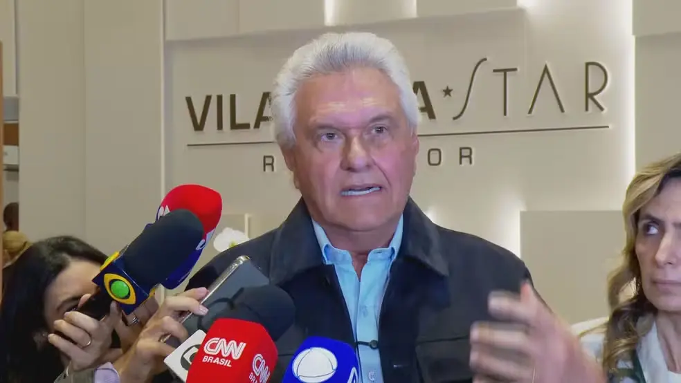 Ronaldo Caiado recebe alta no Hospital Vila Nova Star após tratamento de pneumonia