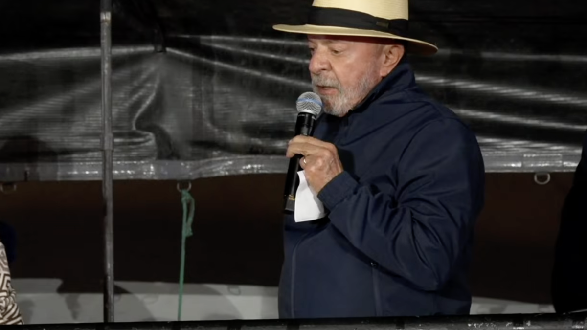 Votar em mulheres de direita não dá certo, diz Lula