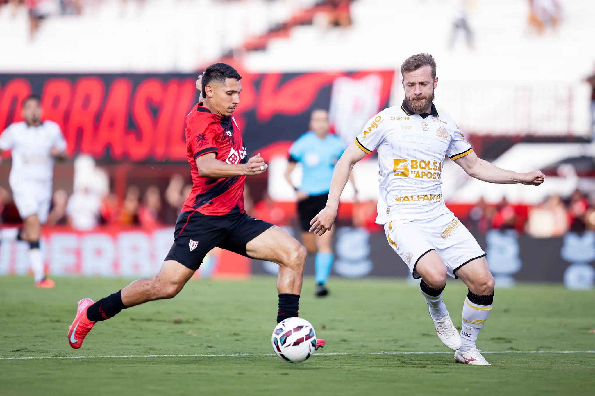 Geovany Soares dá quatro assistências e Atlético-GO mira compra definitiva