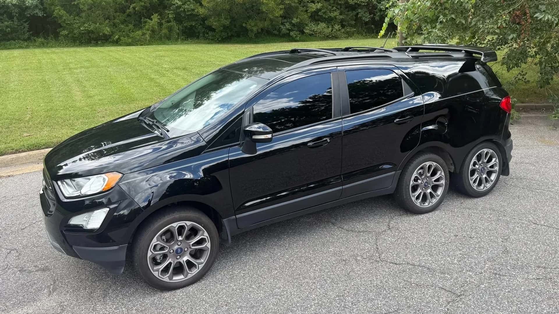 Ford EcoSport de seis rodas é oferecido em leilão nos Estados Unidos