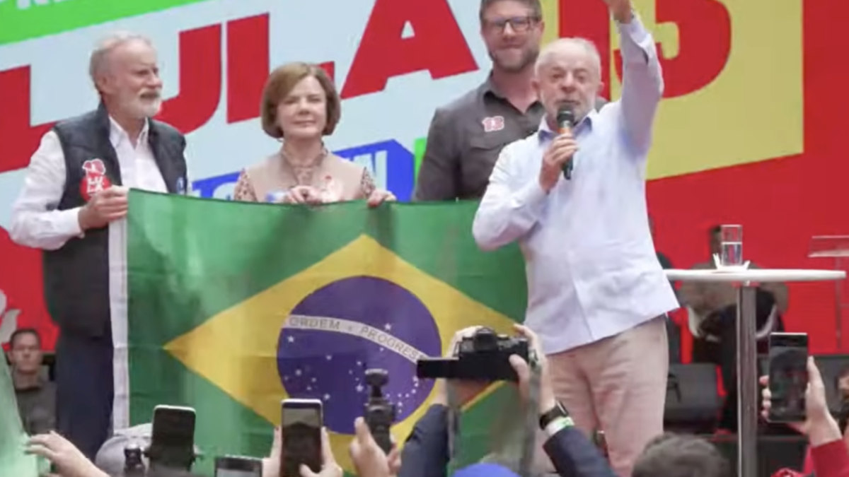 Lula defende autonomia das mulheres e cobra divisão das tarefas domésticas