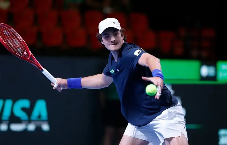 João Fonseca vence de virada em estreia em casa pela Copa Davis e Brasil abre 1 a 0 contra a Suíça