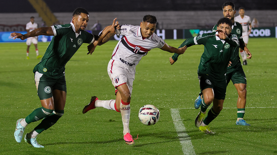 Goiás vence Botafogo-SP de virada em Ribeirão Preto e volta a triunfar na Série B
