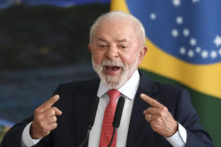 Lula defende Bolsa Família como melhor programa social do mundo após reajuste de 15%