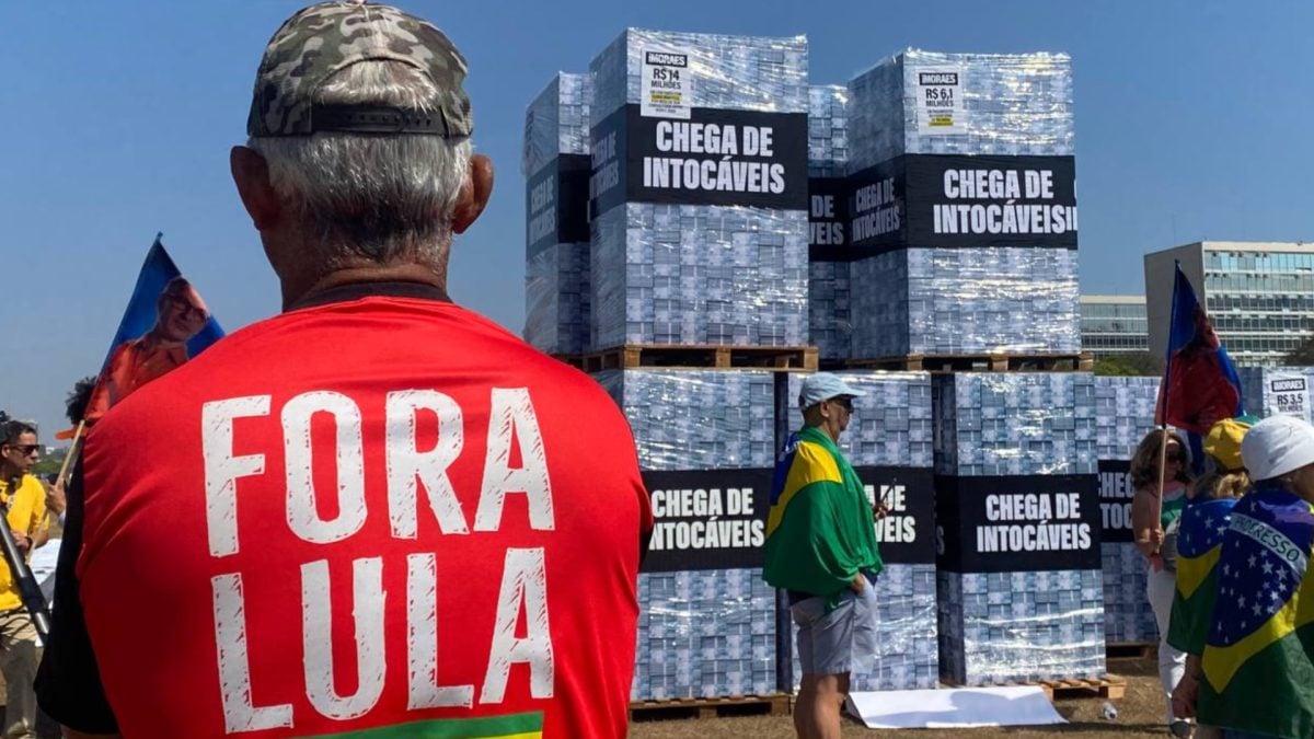 Ato em Brasília pressiona STF com pedidos contra Moraes e Lula