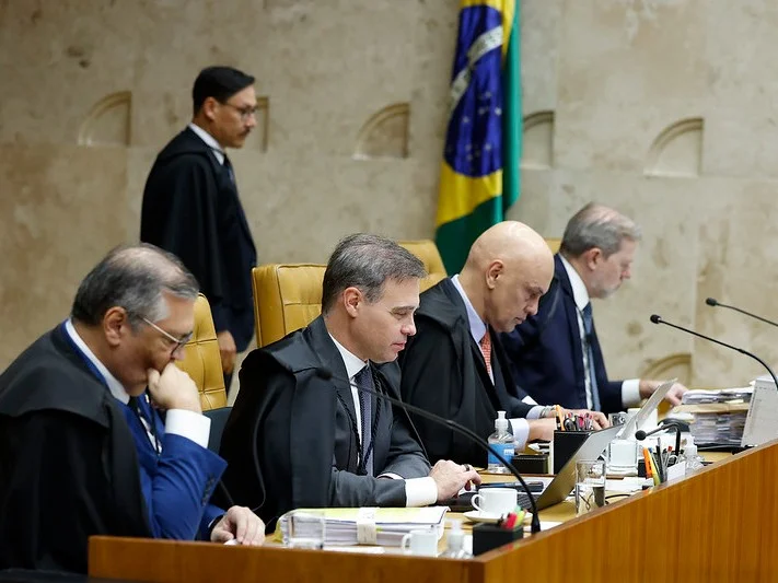 Ministros do STF retomam pauta após sessão tensa sobre caso Moraes e Vorcaro