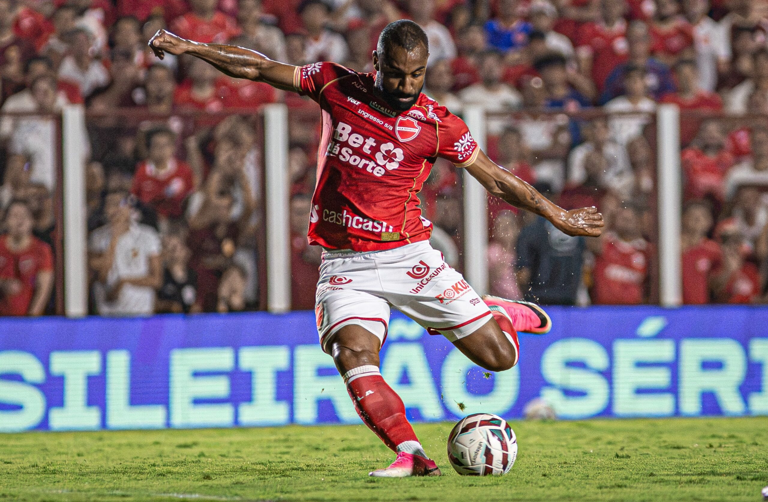 Vila Nova mira topo da tabela em visita ao Avaí na Série B