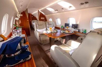 Alexandre de Moraes é visto em jato Legacy 650 ligado a empresa com Vorcaro como sócio
