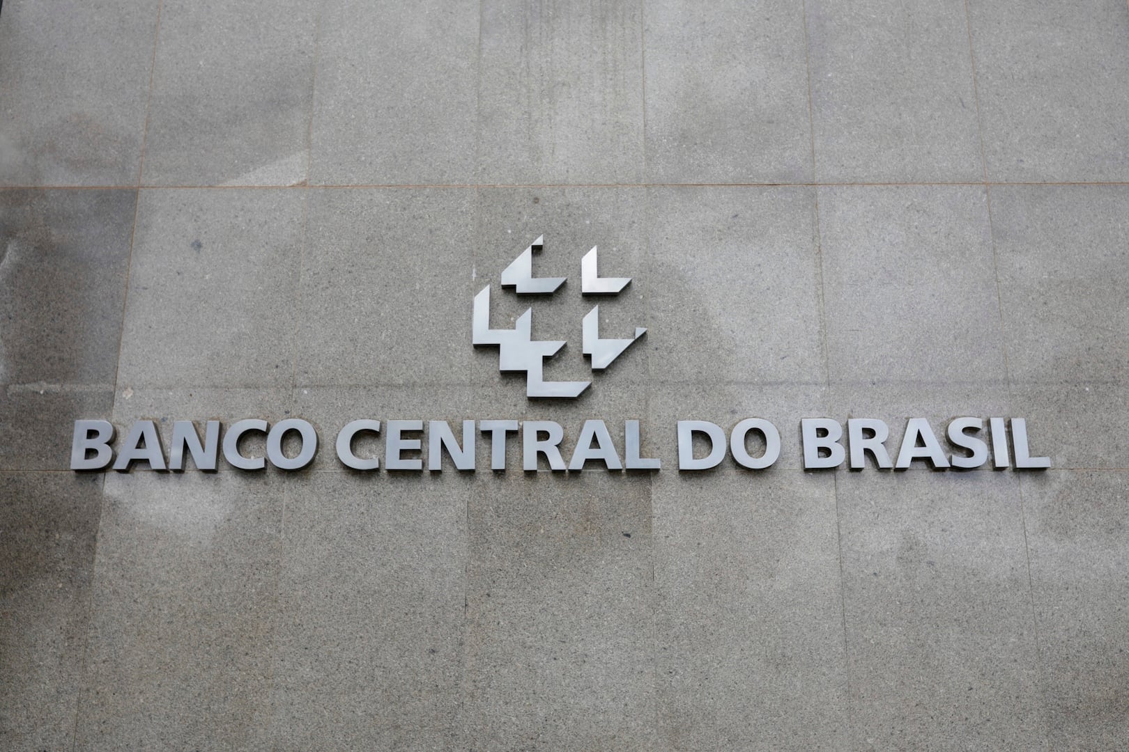 Copom reduz Selic para 13,75% ao ano