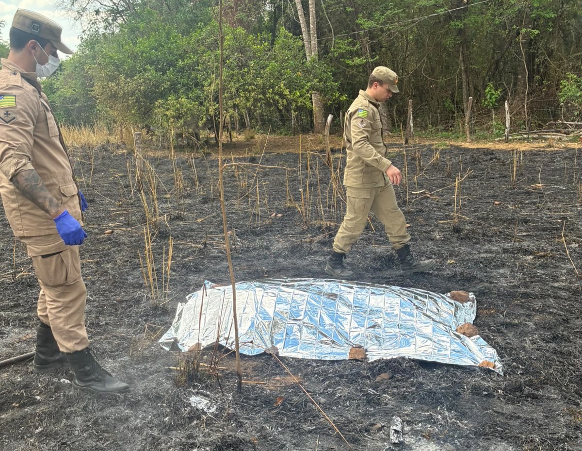 Corpo de homem de 65 anos é encontrado após incêndio em pastagem