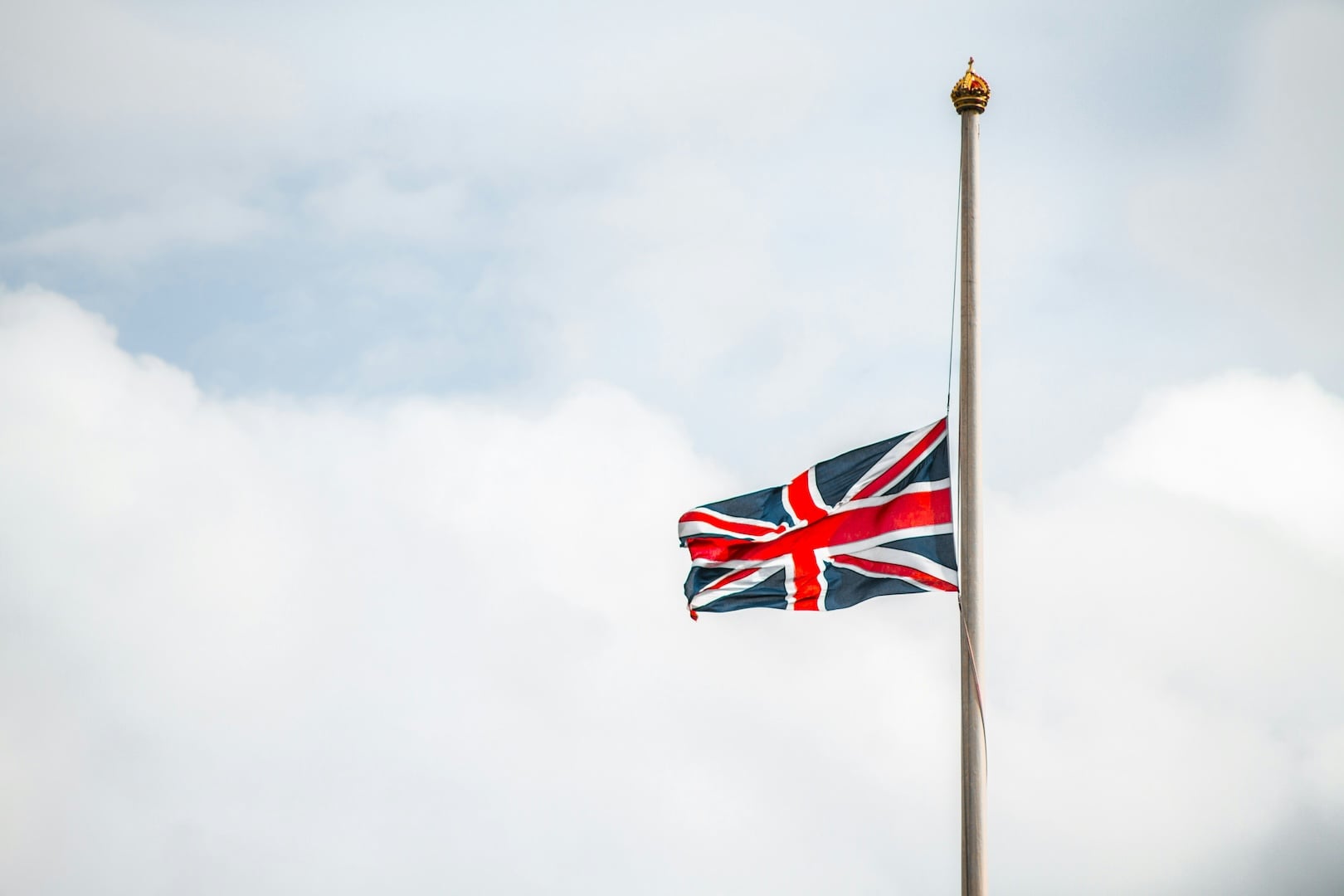 Economia britânica ganha fôlego: PIB do Reino Unido cresce 0,5% e supera projeções