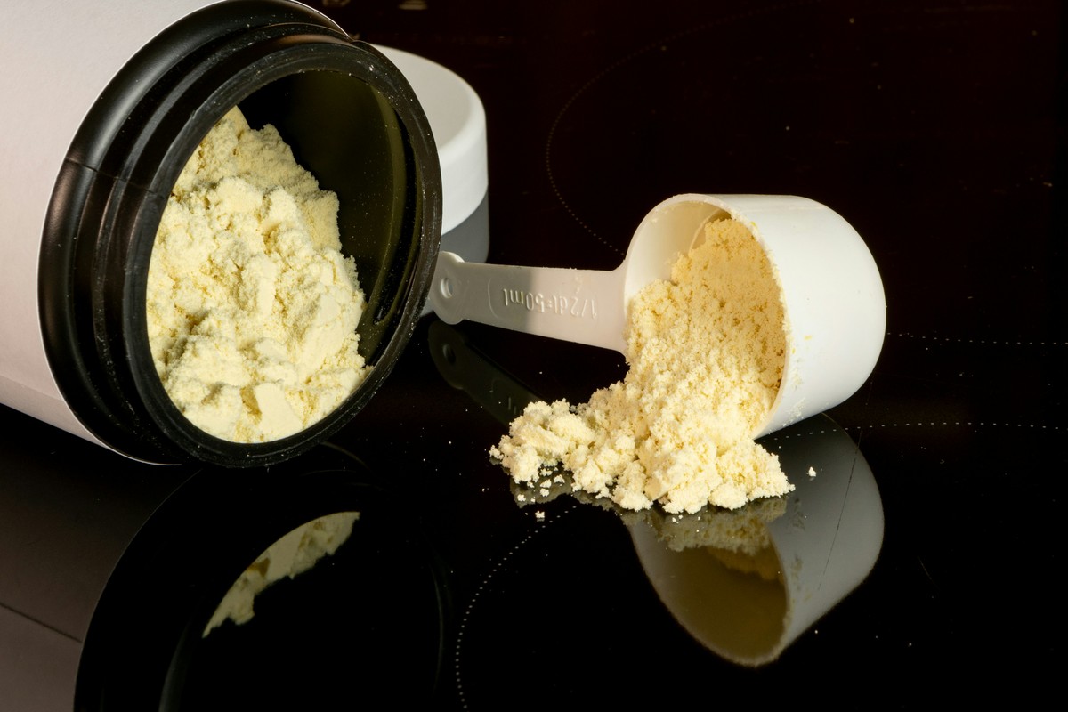 Whey protein: entenda a disparada de preços e o que esperar do mercado