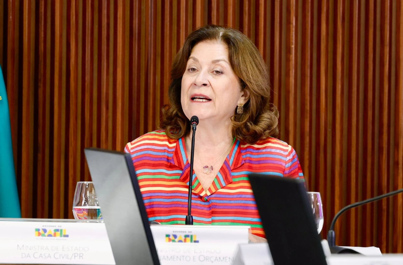 Miriam Belchior reúne ministros e discute eleições