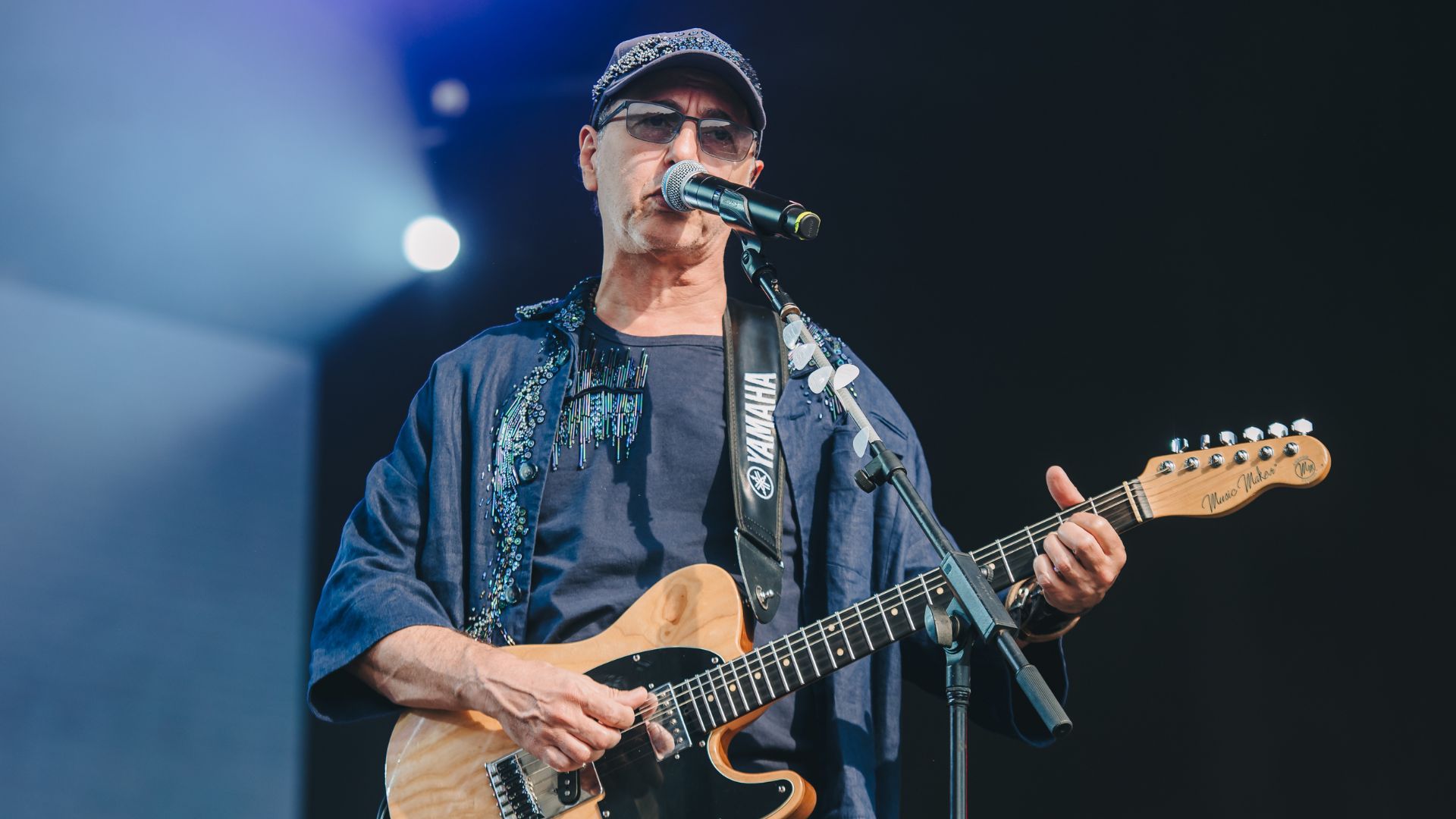 Zeca Baleiro se apresenta no Teatro Goiânia durante o 4º Circuito Literário
