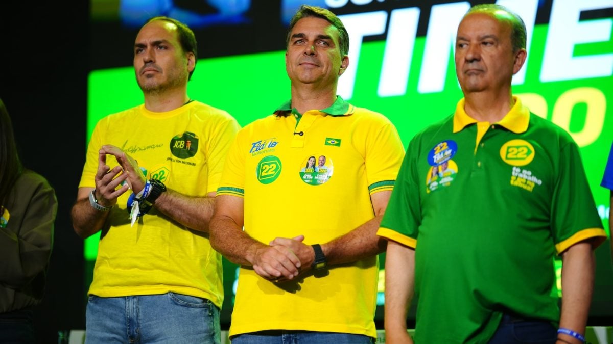 Flávio promete revogar mais de 1.000 atos no 1º dia de eventual governo