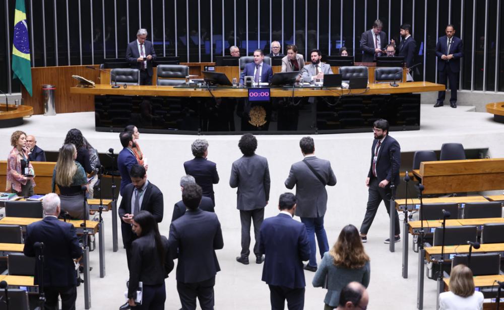 Menos deputados tentarão reeleição na Câmara em 2026
