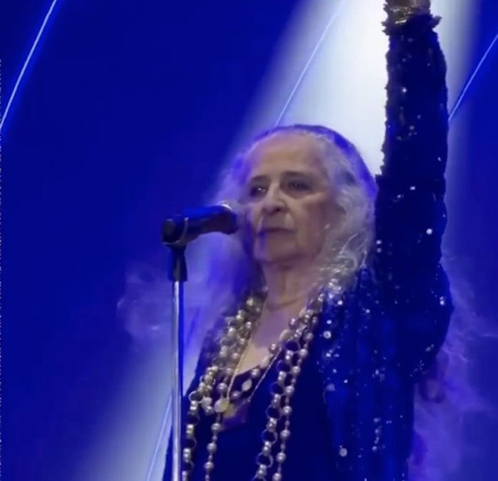 Maria Bethânia declara voto em Lula durante show em São Paulo