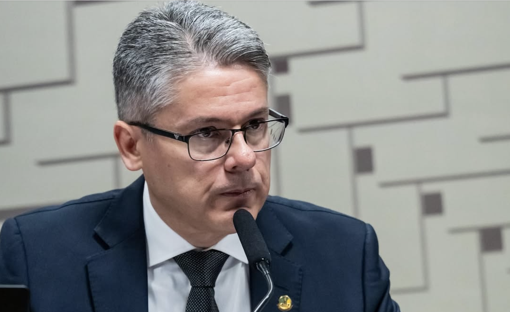 Senador anuncia ação no STF para pressionar Alcolumbre a instalar CPI do Banco Master