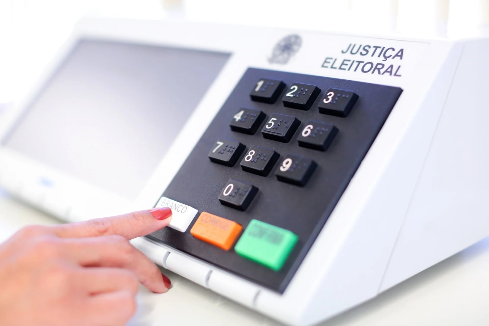 Justiça Eleitoral estabelece regras para inteligência artificial e propaganda nas eleições de 2026