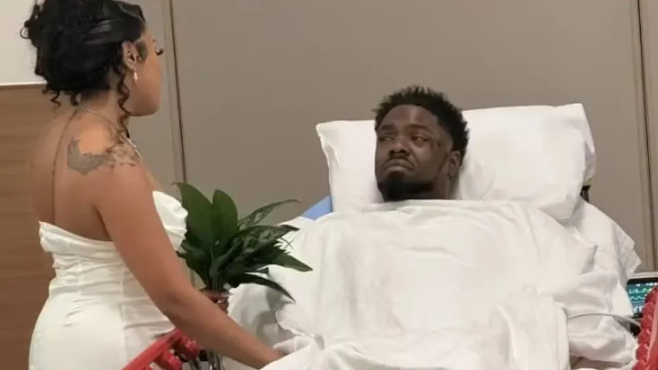 Casal oficializa casamento em hospital após grave acidente na Flórida