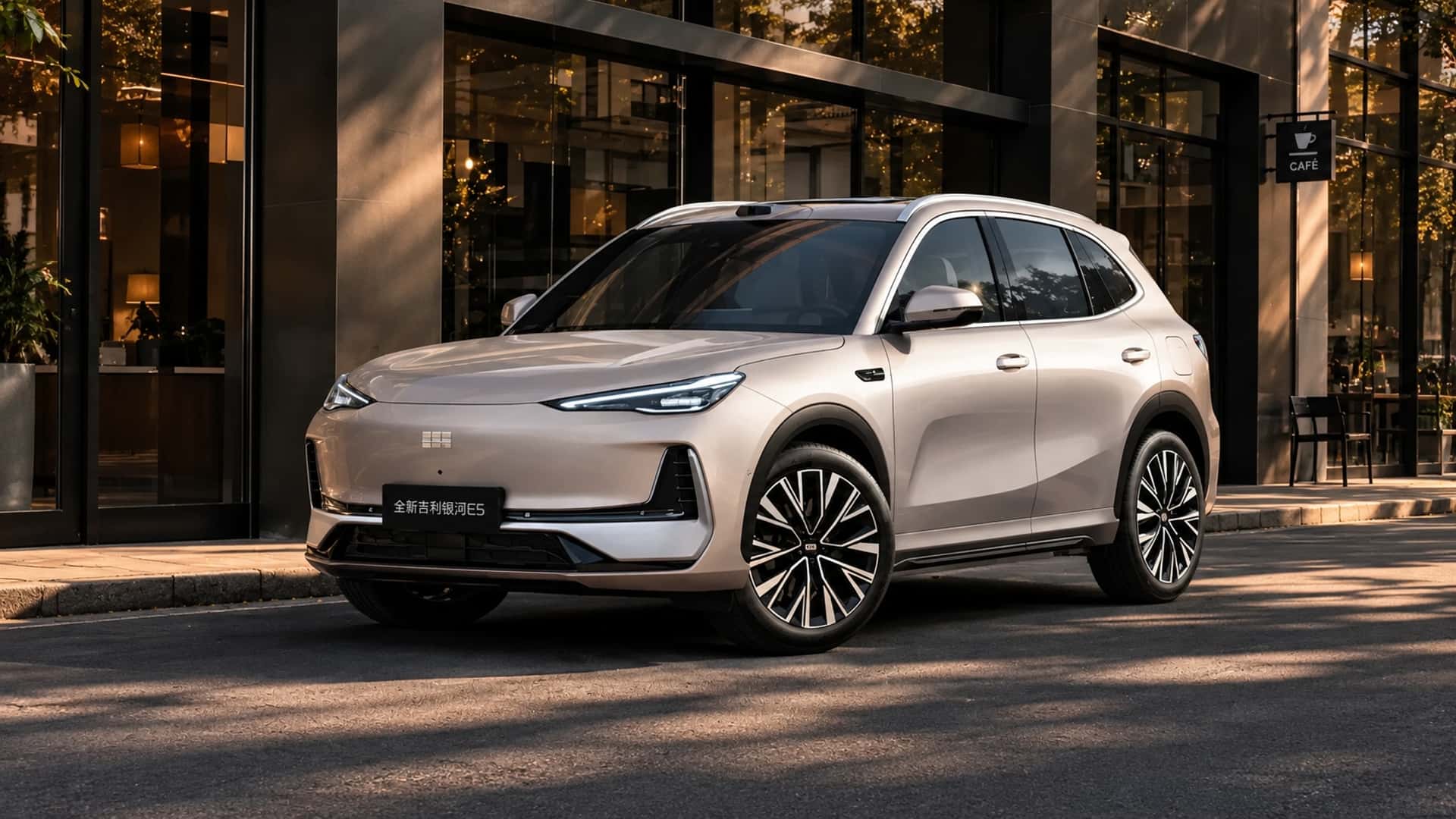 Geely Ex5 elétrico adota tração traseira e arquitetura de 800 V na China