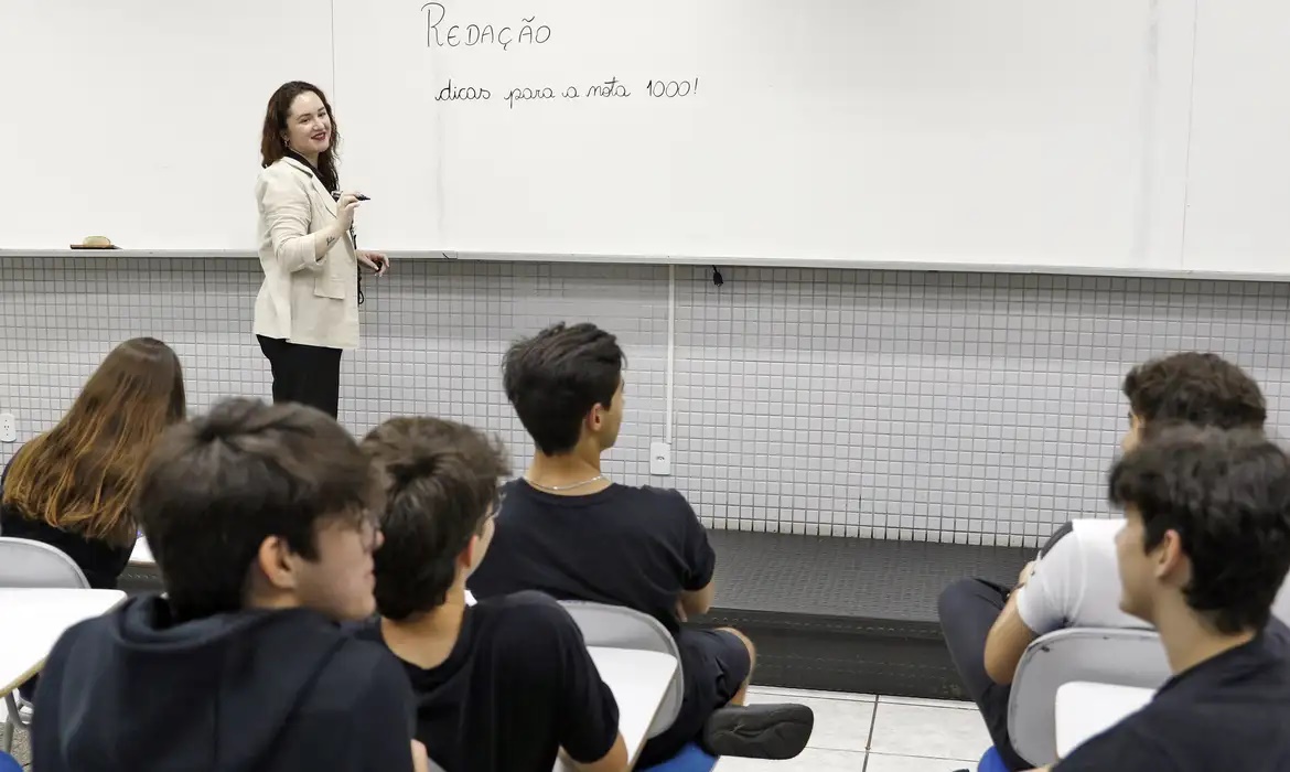 Mais de 625 mil fazem a Prova Nacional Docente neste domingo (20)