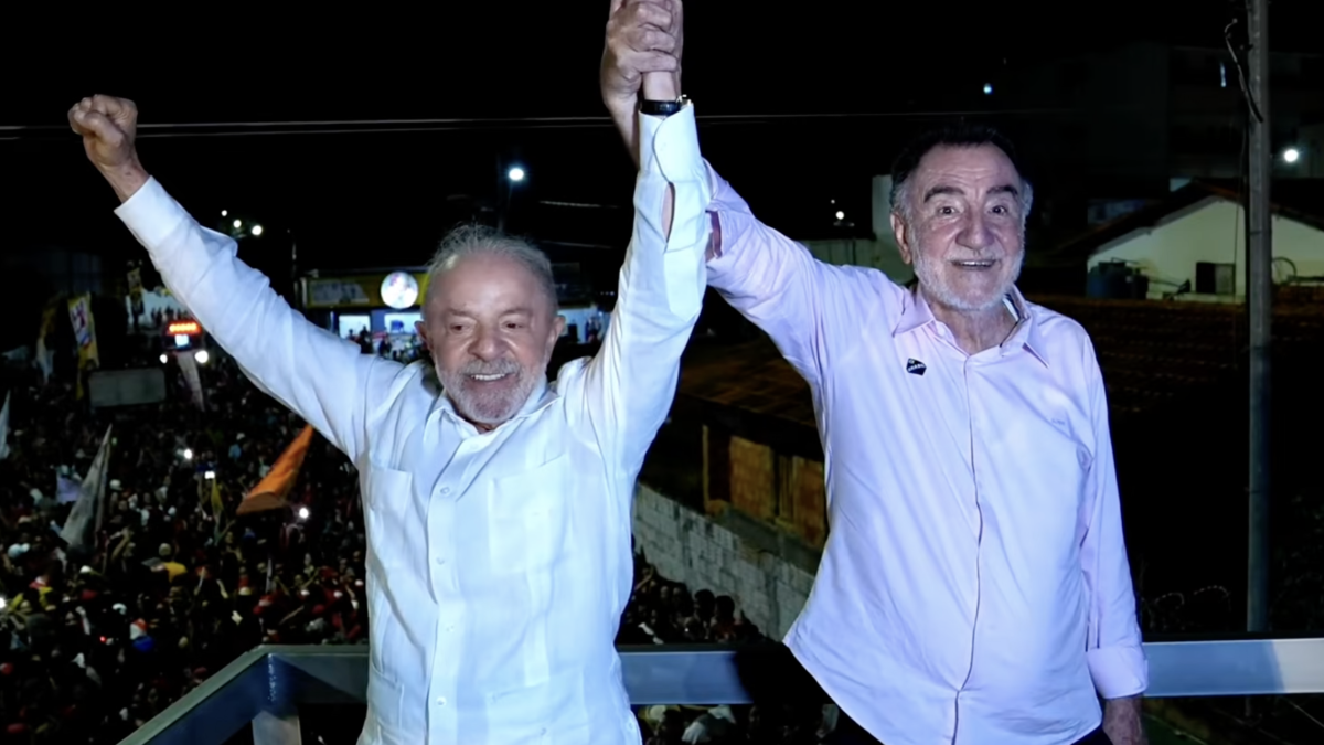 Lula rejeita aliança com Aécio e defende voto casado na esquerda