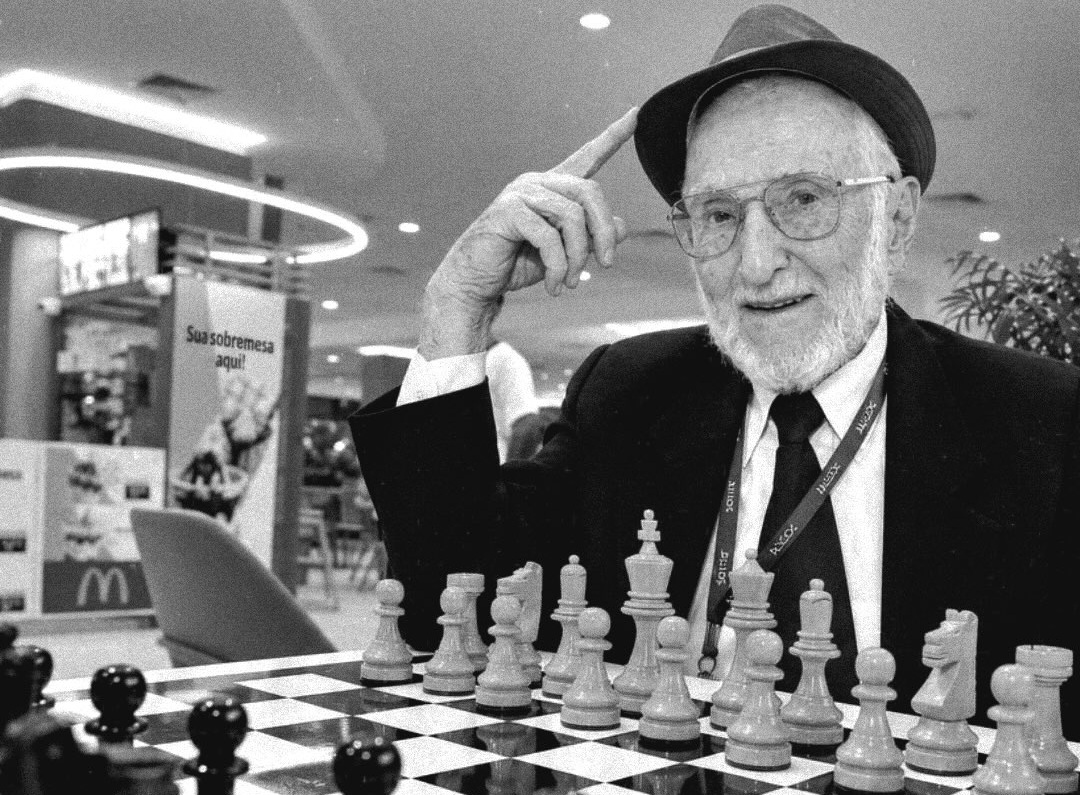 Morre Sr. Dionísio, enxadrista conhecido no Goiânia Shopping