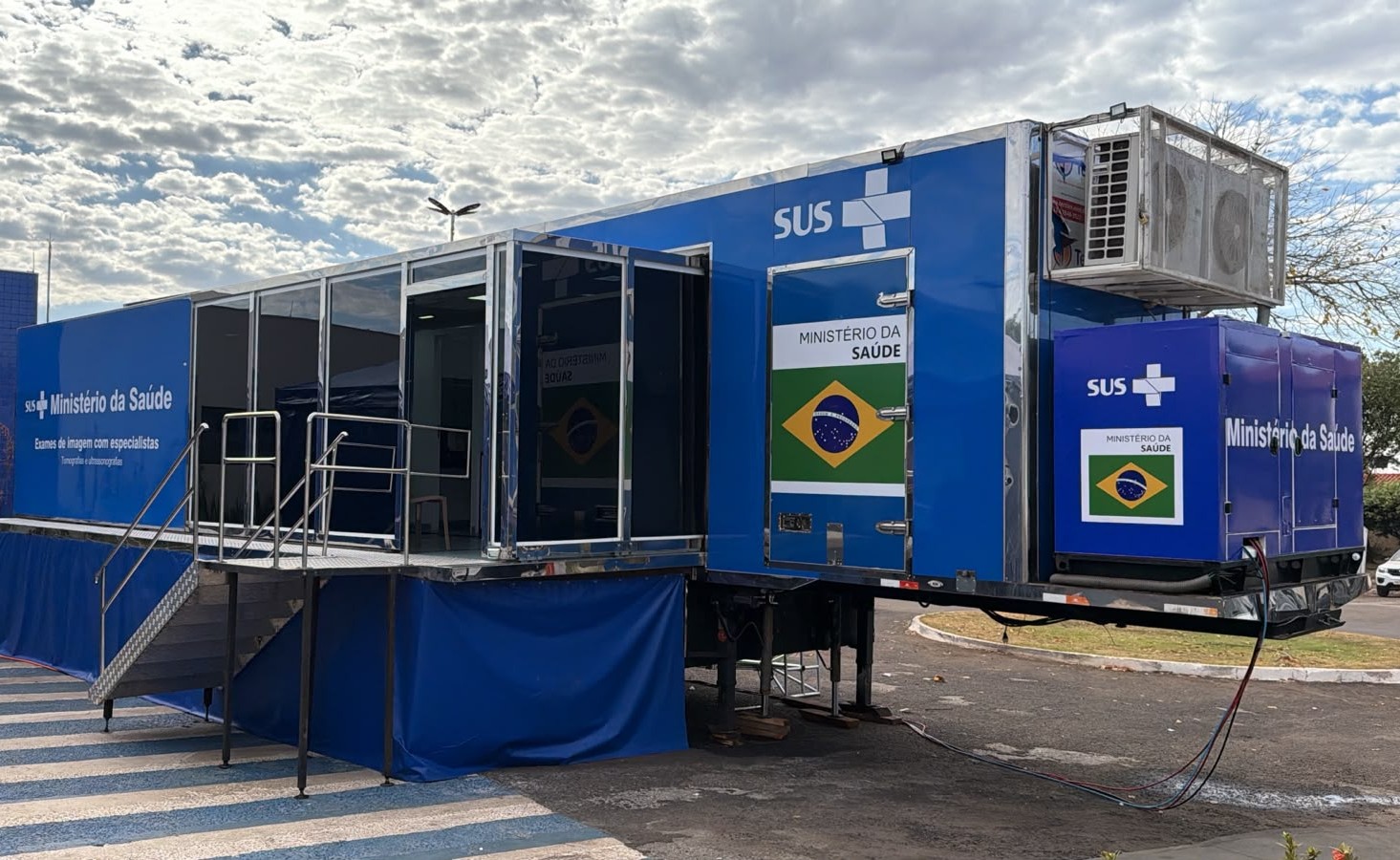 Representantes do Ministério da Saúde visitam carreta de exames de imagem em Rio Verde