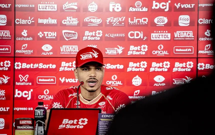 Do deslize ao gol: Jonathan Costa vira o jogo no Vila Nova