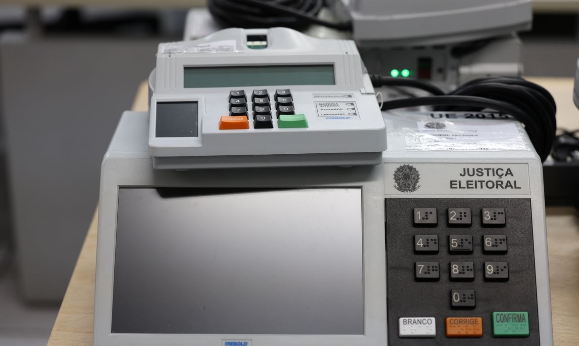 Tre-go inicia carga e lacre das urnas para as eleições de 2026 em Goiânia