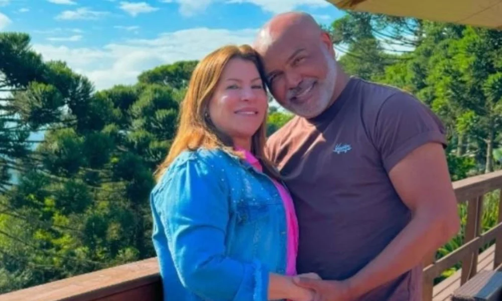 Viúva de Rick se manifesta e explica decisão por velório reservado do cantor