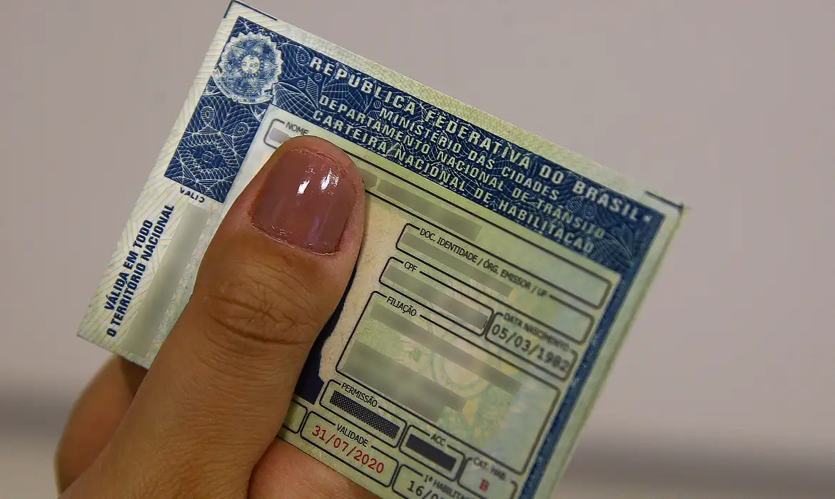 Cnh vencida volta a valer com prazo único em 9 de dezembro