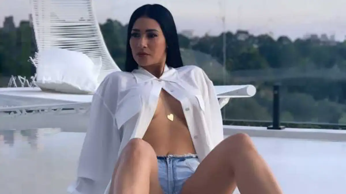 Fotos de Simaria destacam fase ousada e retorno aos palcos