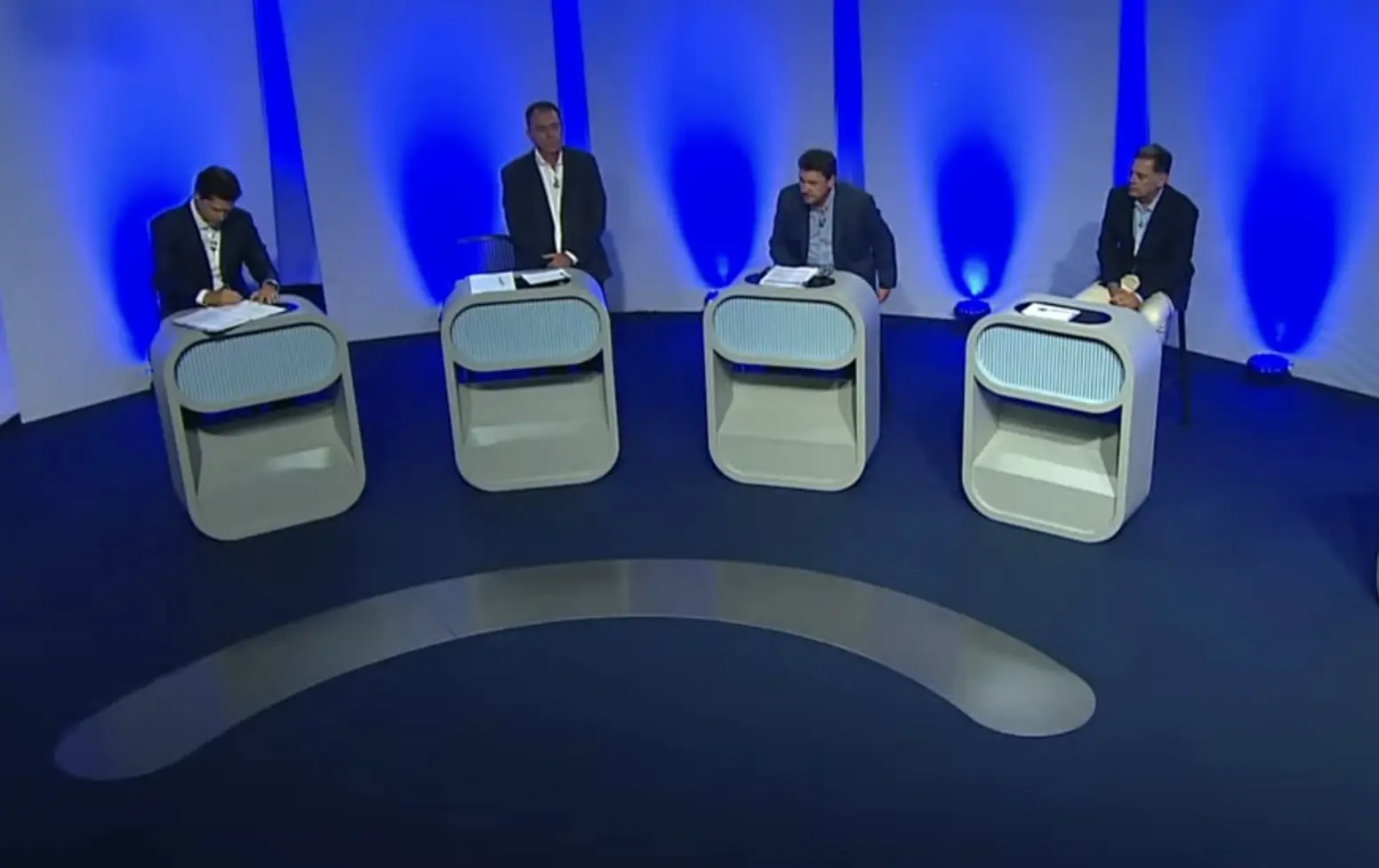 Penúltimo debate tem críticas à saúde e feminicídios e disputa entre Daniel e Wilder