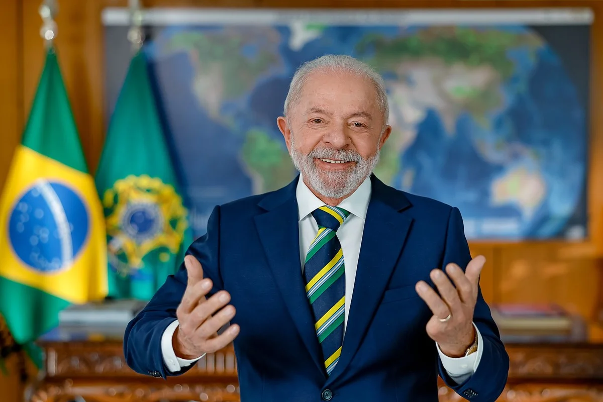 Lula vai às redes sociais, fala de Pix e faz comparação direta com Flávio