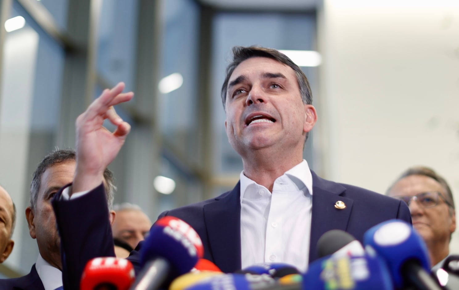 Lindbergh pede investigação de Flávio por supostos vínculos com Careca do INSS