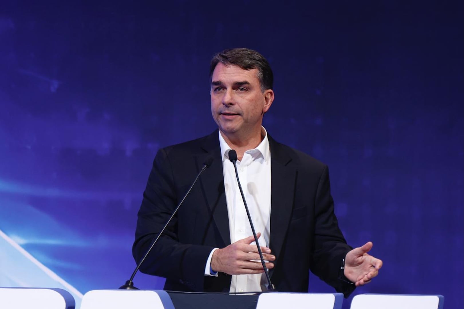 TSE investiga rede no Instagram suspeita de impulsionar Flávio Bolsonaro