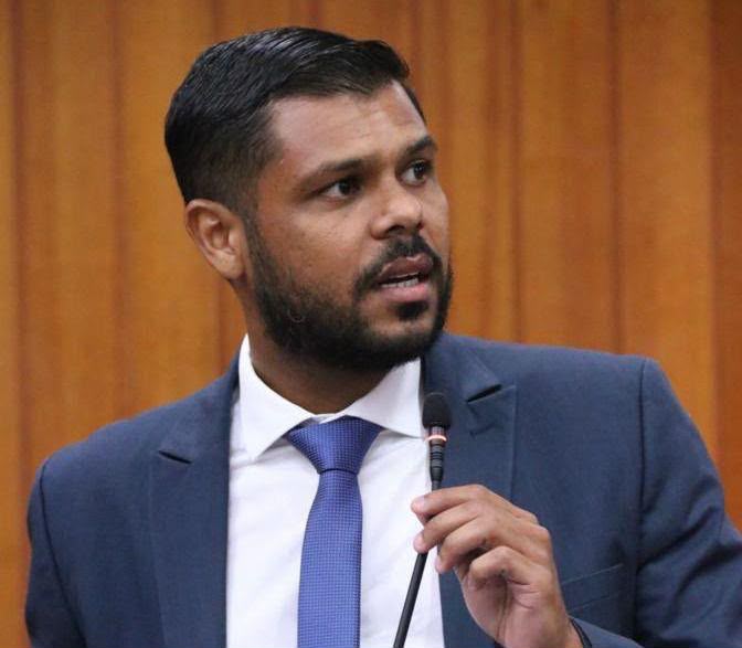 Deputado eleito pelo Cidadania em Goiás anuncia apoio a Flávio Bolsonaro, divergindo do partido na capital