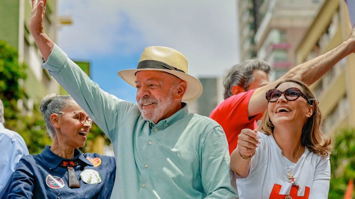 Lula ironiza falha em microfone de Janja em ato de campanha