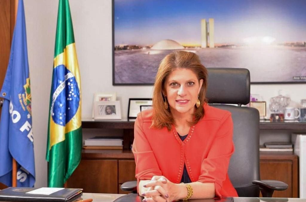 Liderança feminina: diretora do Senado detalha barreiras estruturais em novo livro