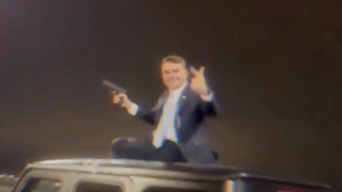 Vídeo com inteligência artificial mostra Flávio Bolsonaro em cenas de ação e com faixa presidencial