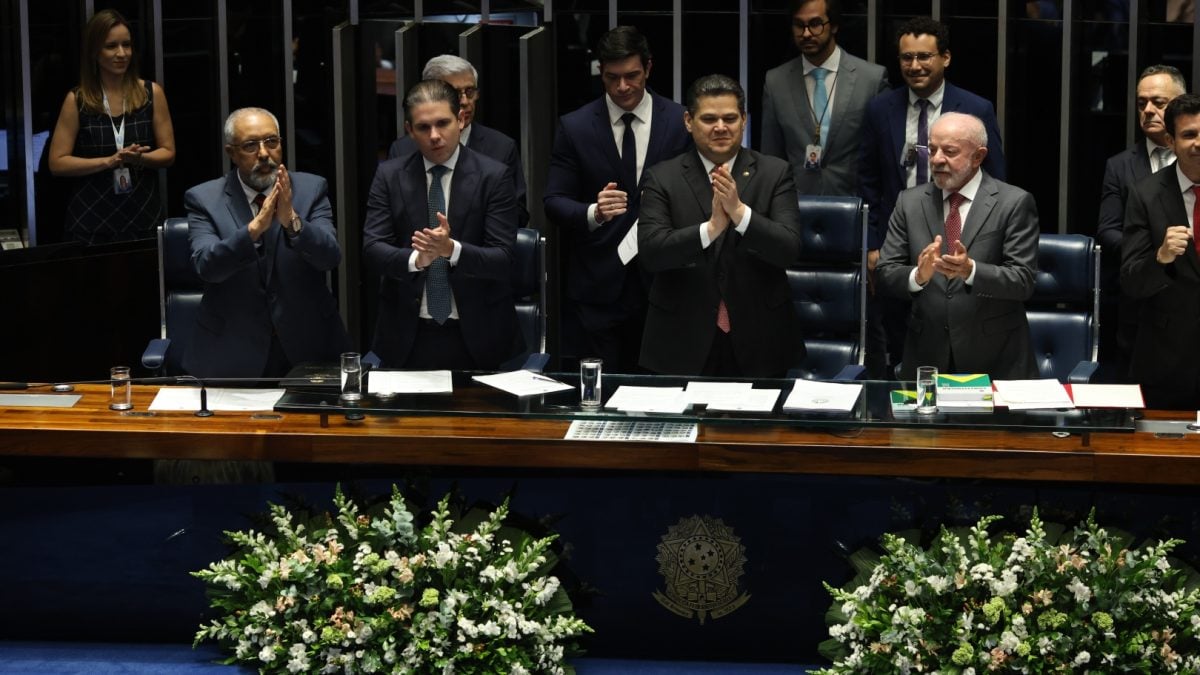Lula: Democracia prospera na divergência e rejeita 'futricas' entre Poderes